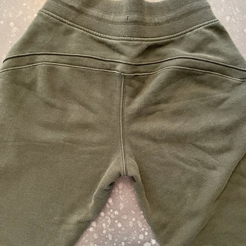 Hunter green lululemon joggers - Picture 3 of 8